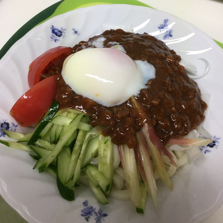 温玉のせジャージャー麺(うどん)